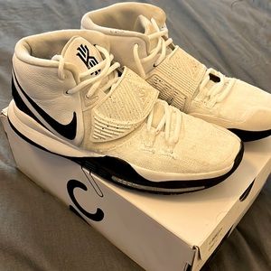 ▪️Nike Kyrie Basketball Shoe, Size 11▪️
